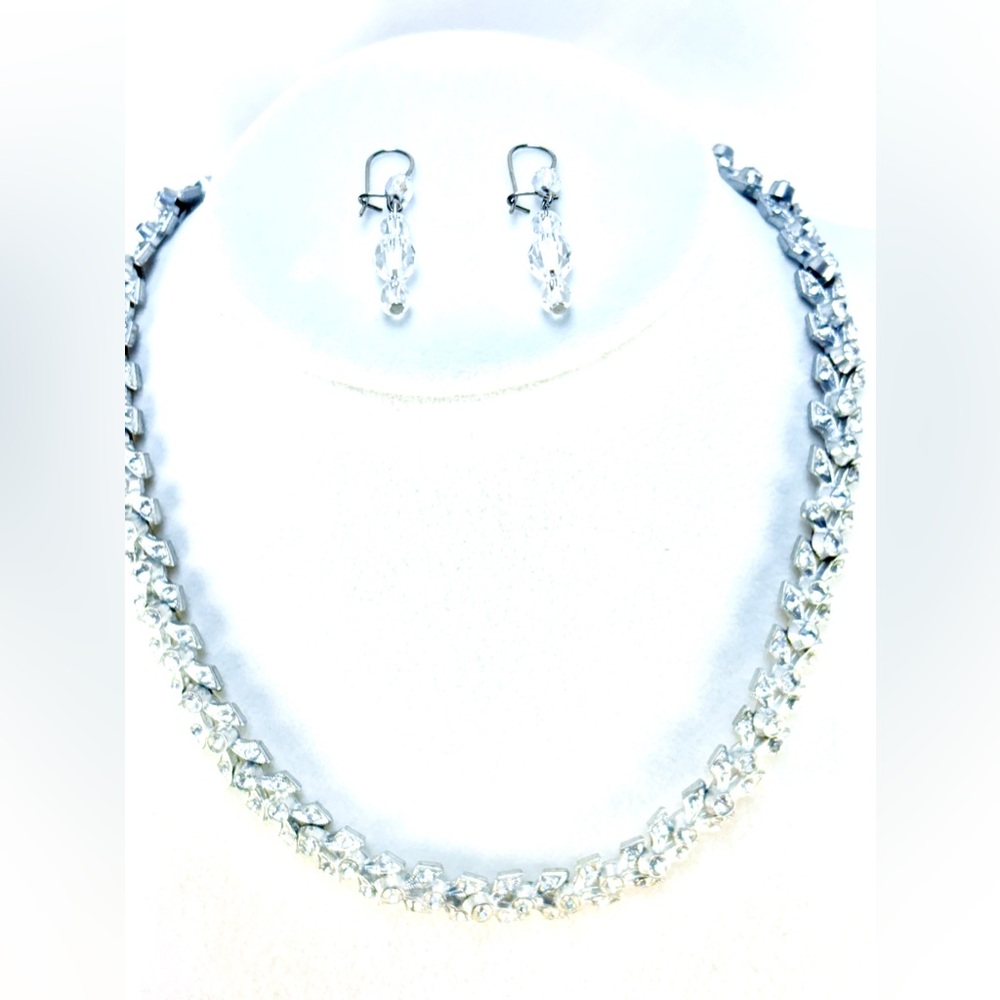 Women Jewelry Necklace Earrings Set Crystal Faceted Rhinestones Set in Silver